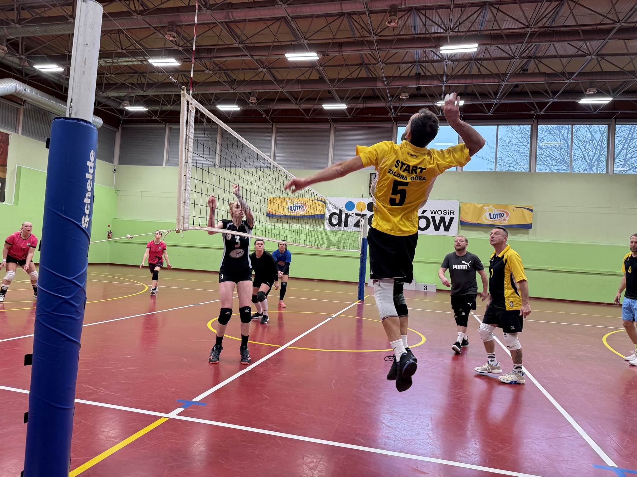 Ilustracja do informacji: Turniej w piłce siatkowej