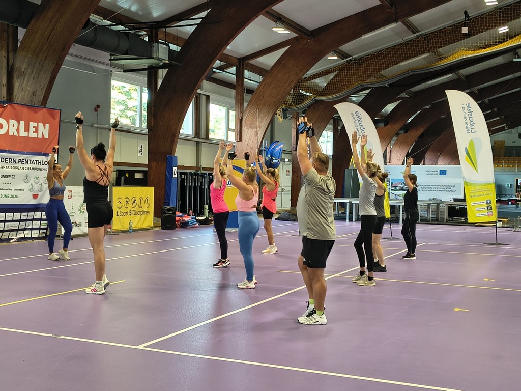 Ilustracja do informacji: FITNESSOWY DZIEŃ OTWARTY